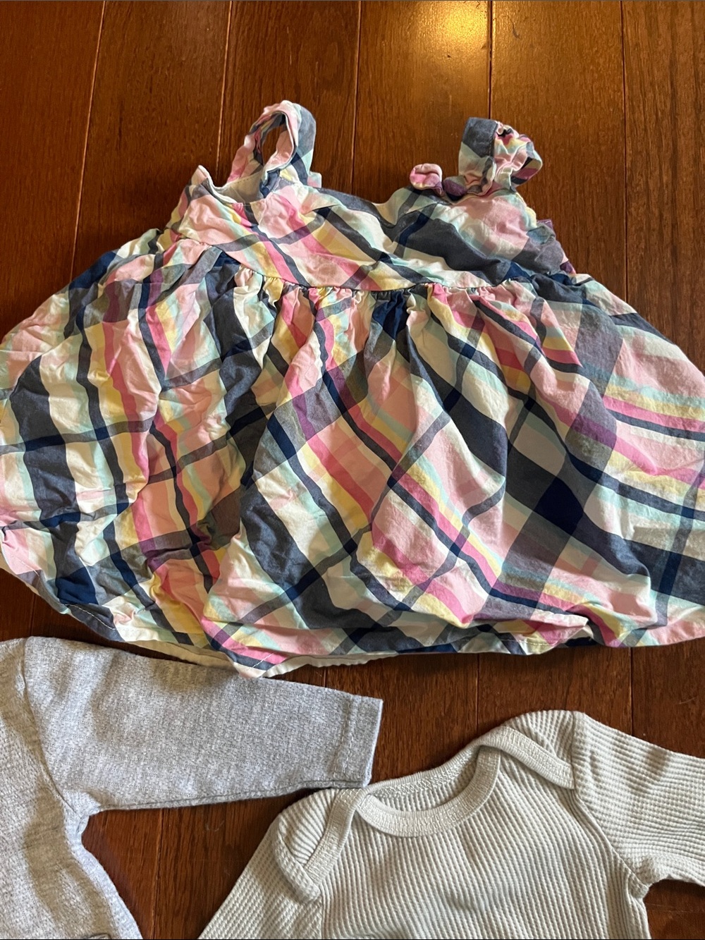 Baby girl 0-3 month bundle clothing, dresses and onesies - Picture 2 of 5